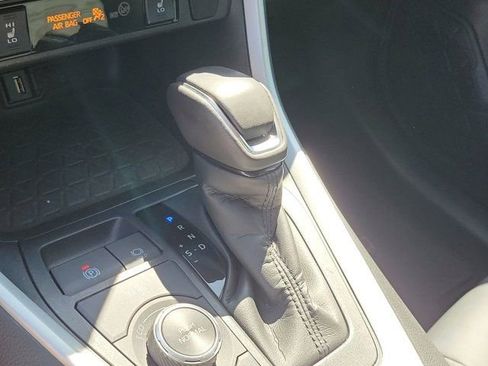 Used 2021 Toyota RAV4 XLE Premium image 25