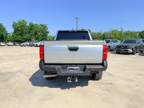 Used 2025 Toyota Tacoma SR AWD/4WD image 6