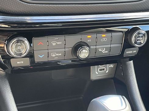 New 2026 Jeep Compass Latitude image 3