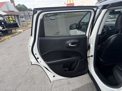 Used 2019 Jeep Compass Latitude FWD image 27