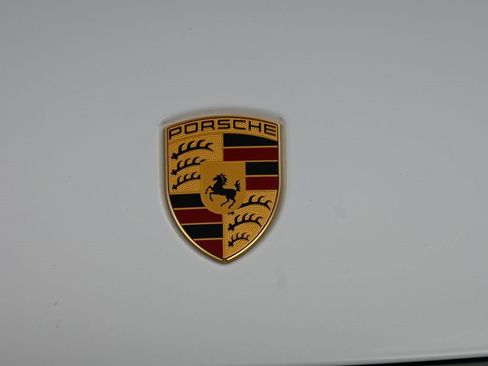 Certified 2022 Porsche Cayenne Platinum Edition image 32