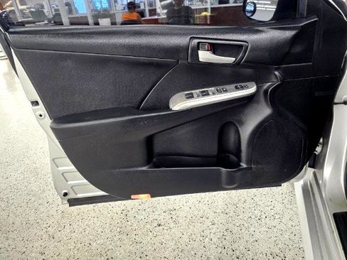 Used 2014 Toyota Camry SE image 23