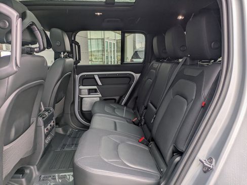 Used 2023 Land Rover Defender 130 X-Dynamic SE image 28