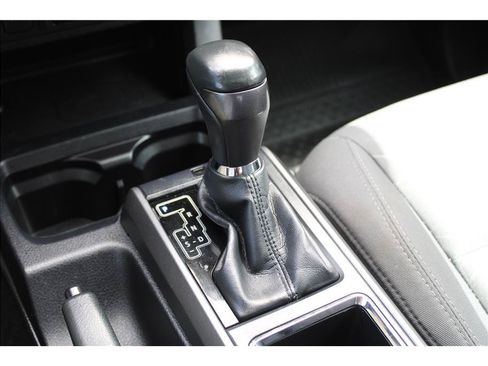 Used 2017 Toyota Tacoma TRD Sport w/ Premium & Technology Package AWD/4WD image 31