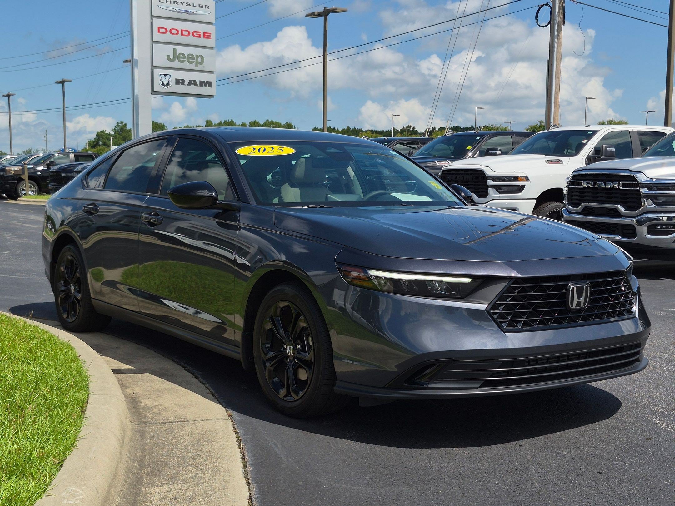 Used 2025 Honda Accord SE image 3