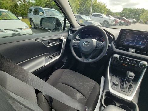 Used 2021 Toyota RAV4 XLE AWD/4WD image 7
