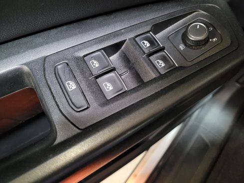 Used 2019 Volkswagen Atlas SE FWD image 27