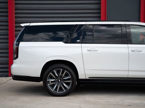 Used 2022 Cadillac Escalade ESV Sport Platinum image 5