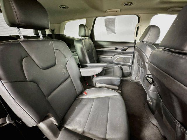 Certified 2023 Kia Telluride S w/ S Sunroof Package AWD/4WD image 28