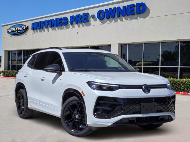 Used 2026 Volkswagen Tiguan SE R-Line FWD image 1