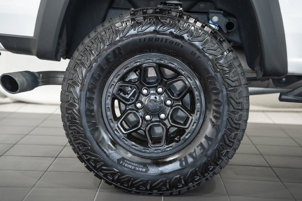 Used 2024 Chevrolet Colorado ZR2 w/ ZR2 Bison Edition AWD/4WD image 17