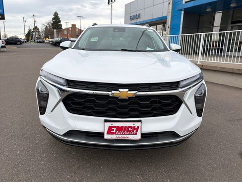 Used 2024 Chevrolet Trax LT w/ Sunroof Package image 8