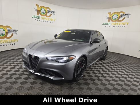 Used 2020 Alfa Romeo Giulia Ti w/ Nero Edizione image 4