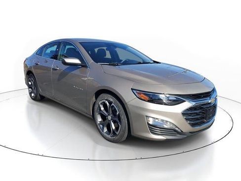 Used 2023 Chevrolet Malibu LT image 2