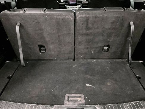 Used 2022 Ford Explorer XLT w/ Equipment Group 202A image 35