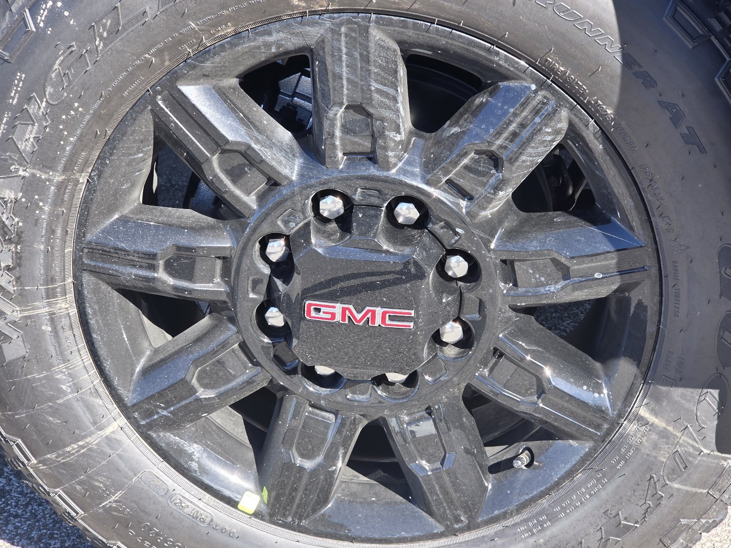 New 2026 GMC Sierra 2500 AT4 w/ AT4 Premium Plus Package AWD/4WD image 11