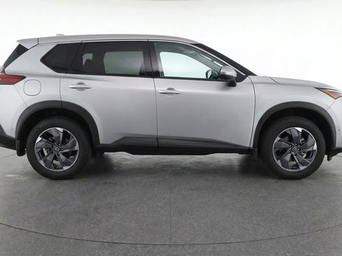 Used 2025 Nissan Rogue SV image 11