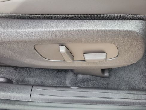 New 2026 Kia Carnival EX image 9