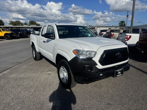 Used 2022 Toyota Tacoma SR RWD image 4