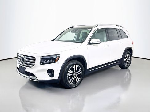 Used 2025 Mercedes-Benz GLB 250 image 4