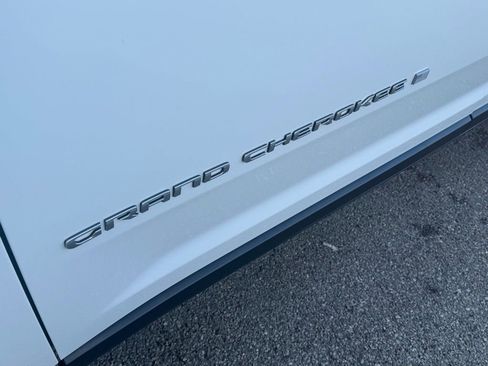 Certified 2025 Jeep Grand Cherokee Limited image 30