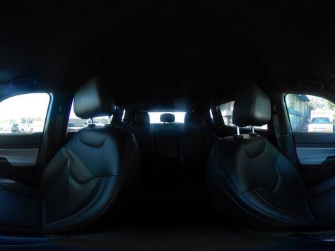 Used 2025 Jeep Compass Limited image 42