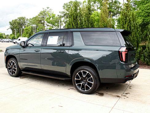 Used 2026 Chevrolet Suburban RST w/ Comfort Package AWD/4WD image 7
