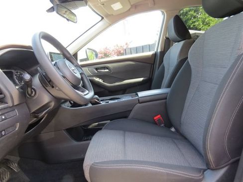 Used 2023 Nissan Rogue SV FWD image 10