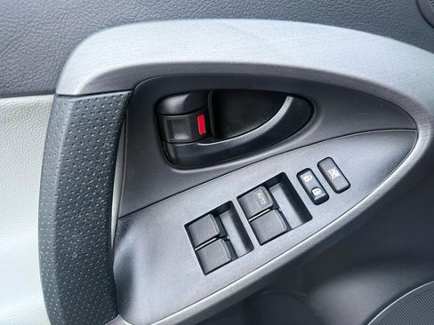 Used 2012 Toyota RAV4 FWD w/ Upgrade Value Pkg image 33