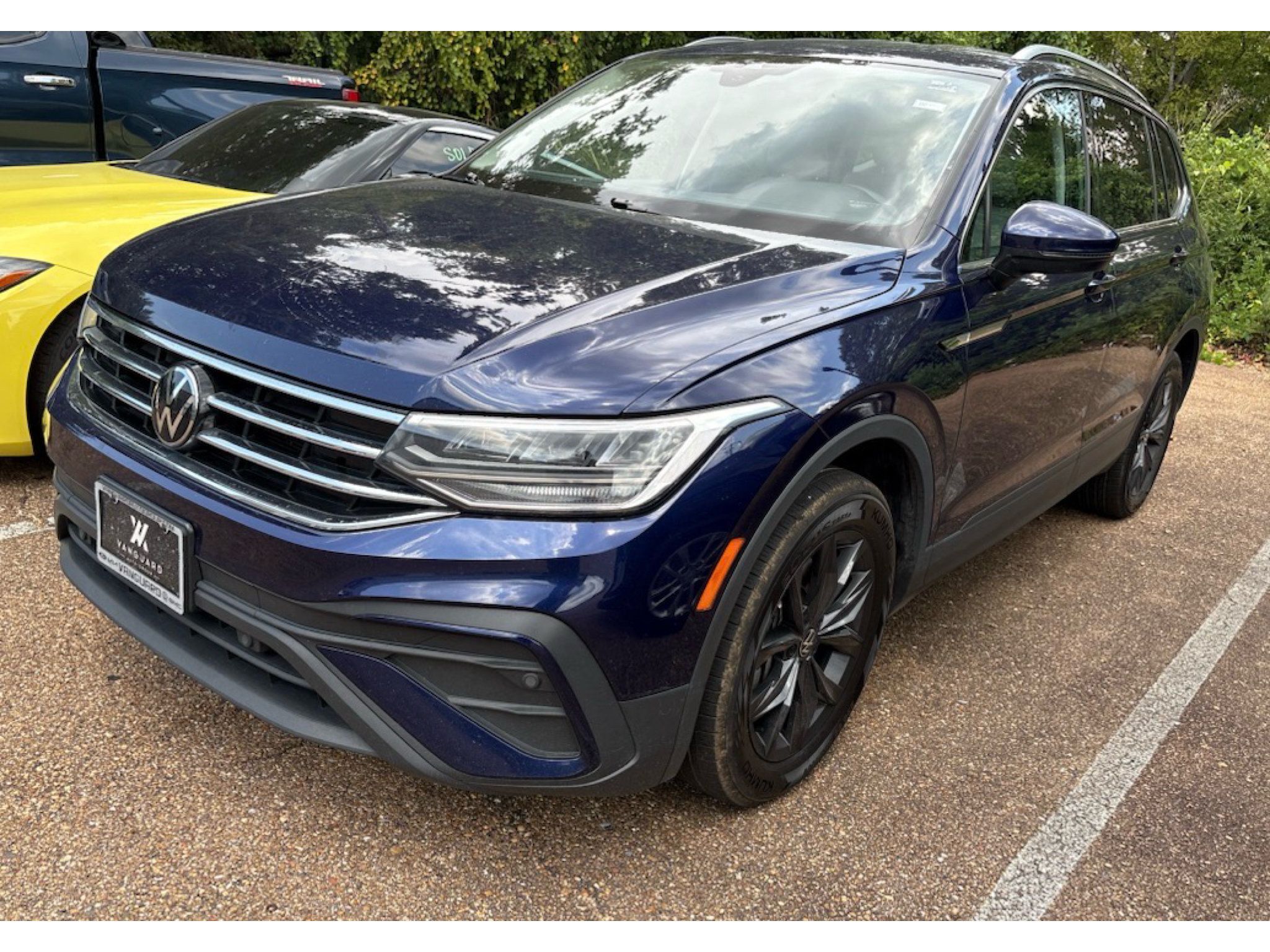 Used 2024 Volkswagen Tiguan SE AWD/4WD image 1