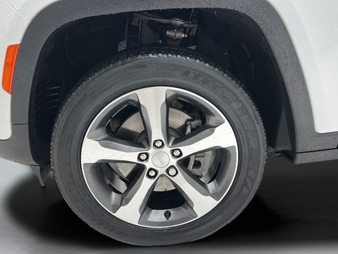 Used 2023 Jeep Grand Cherokee 4WD 4xe image 9