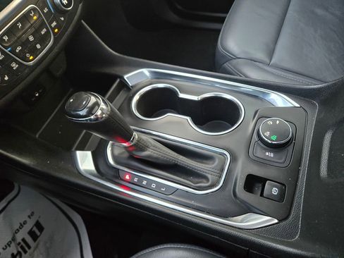 Used 2018 Chevrolet Traverse LT image 10