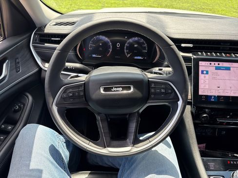 Used 2023 Jeep Grand Cherokee L Limited image 14