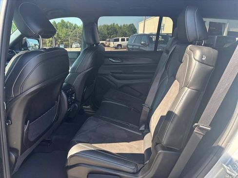 Used 2024 Jeep Grand Cherokee L Laredo AWD/4WD image 12