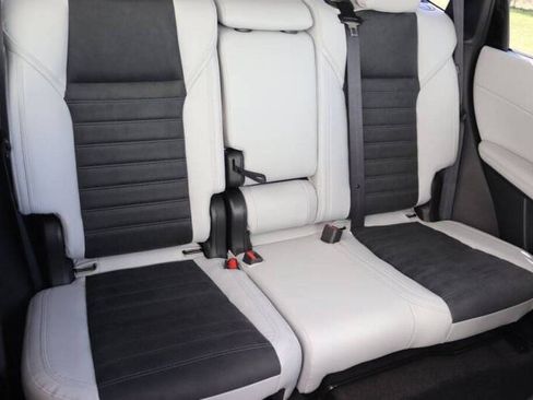 New 2025 Mitsubishi Outlander SE image 16