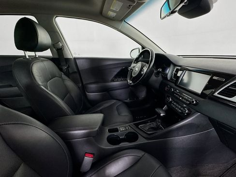 Used 2019 Kia Niro Touring FWD image 27