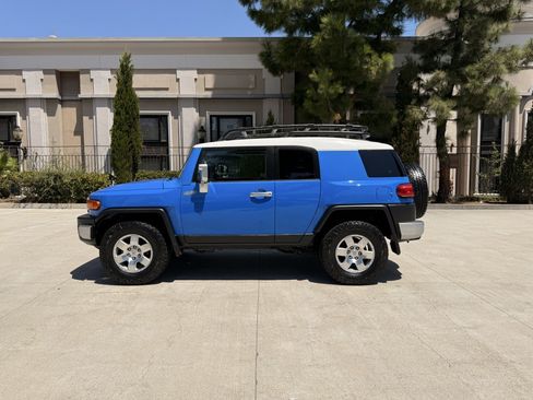 Used 2007 Toyota FJ Cruiser 4WD w/ Upgrade Pkg 1 image 5