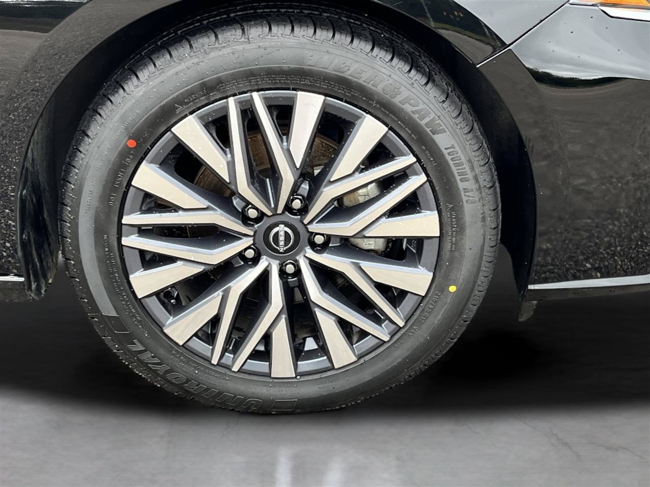 Used 2025 Nissan Altima 2.5 SV FWD image 6