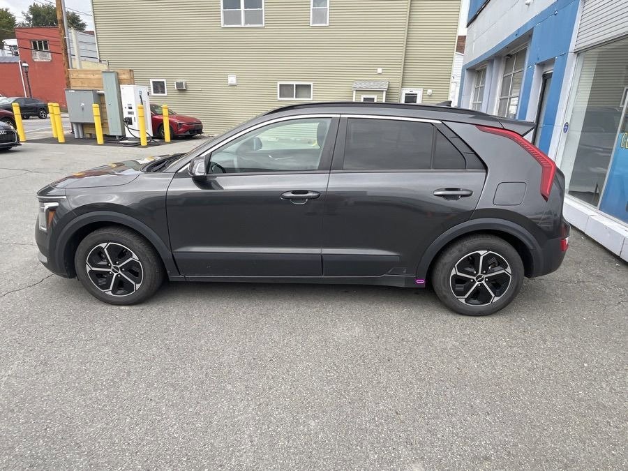 Used 2023 Kia Niro EX FWD image 1
