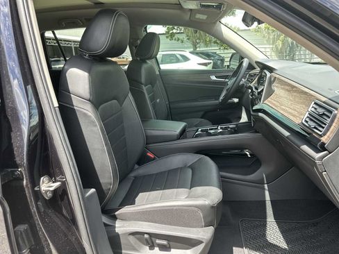 Used 2024 Volkswagen Atlas SEL AWD/4WD image 19