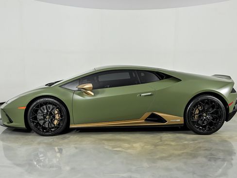Used 2022 Lamborghini Huracan EVO RWD image 6