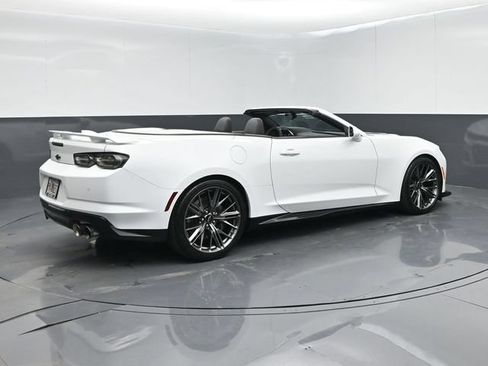Used 2022 Chevrolet Camaro ZL1 RWD image 8