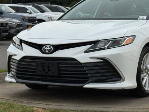 Used 2021 Toyota Camry LE w/ Cold Weather Package FWD image 10