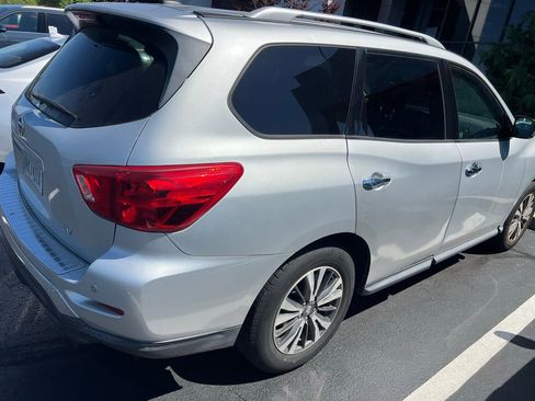 Used 2017 Nissan Pathfinder SV FWD image 6