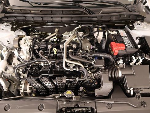 Used 2024 Nissan Altima 2.5 SV image 18