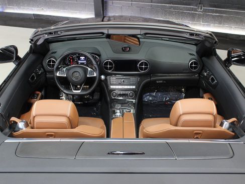 Used 2017 Mercedes-Benz SL 550 image 27