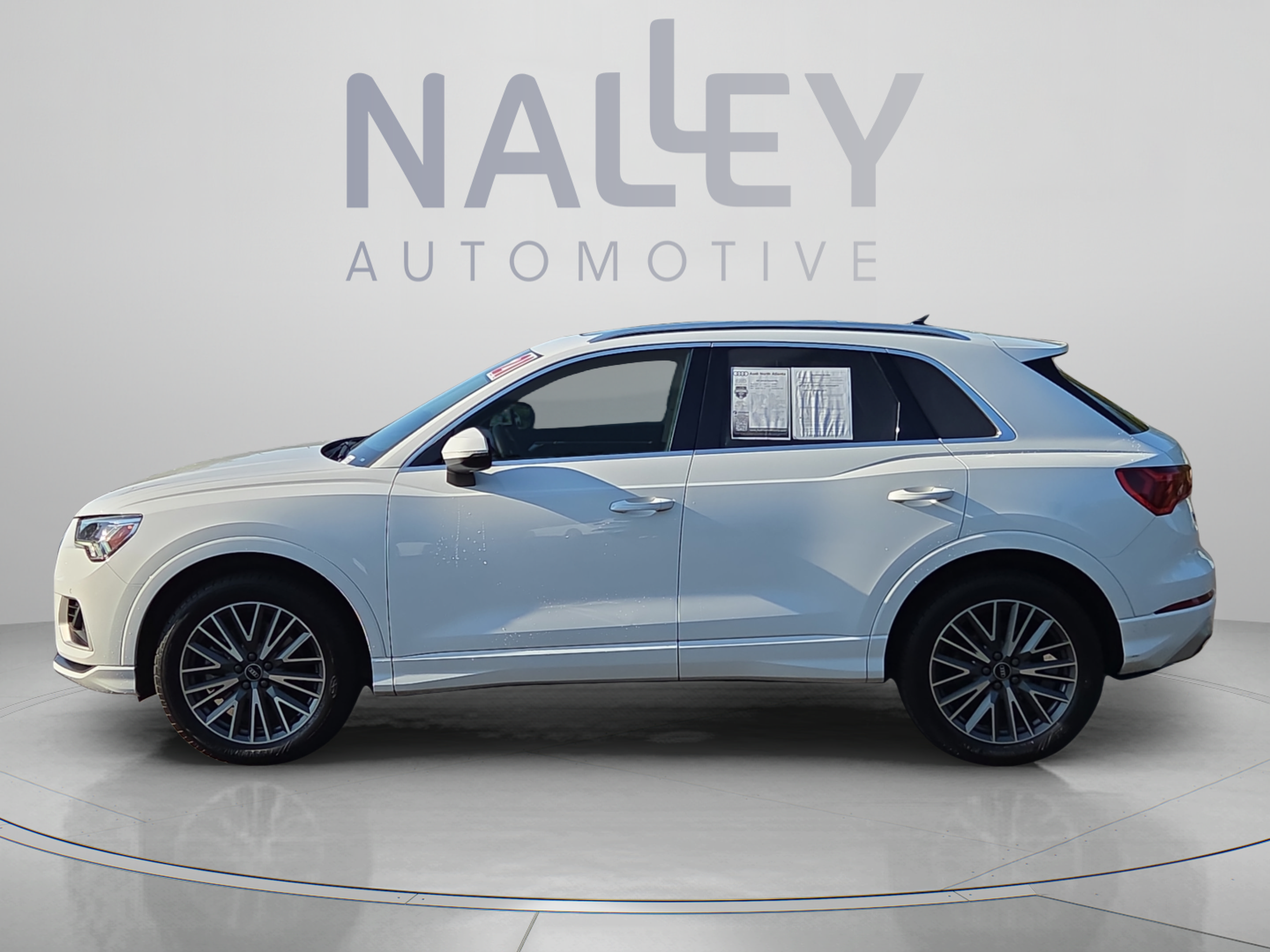 Used 2021 Audi Q3 2.0T Premium Plus w/ Premium Plus Package AWD/4WD image 2