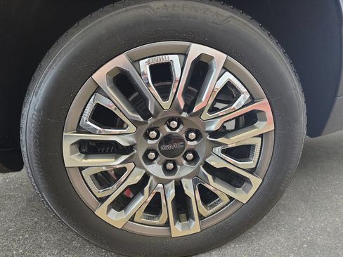 Used 2023 GMC Yukon Denali Ultimate AWD/4WD image 32