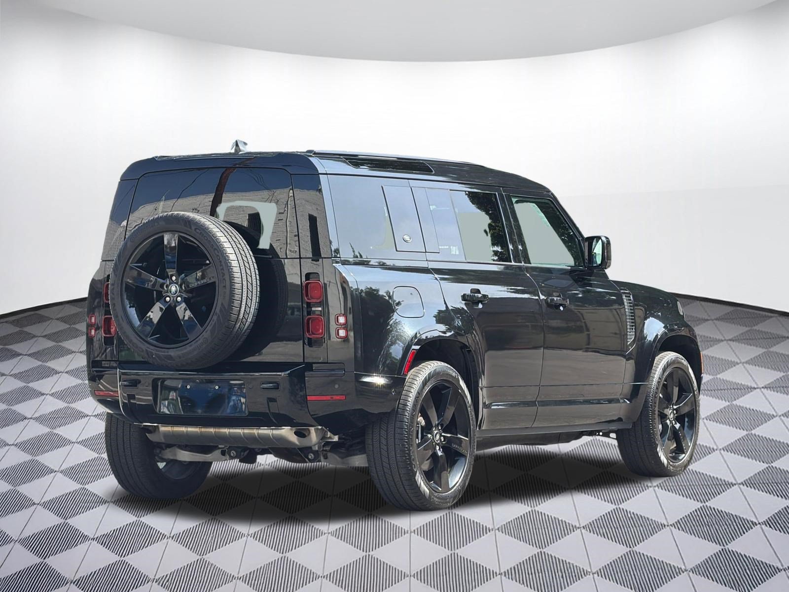 Used 2024 Land Rover Defender 110 X-Dynamic SE AWD/4WD image 8