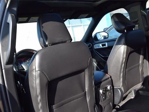 Used 2023 Ford Explorer ST-Line w/ Class IV Trailer Tow Package image 32